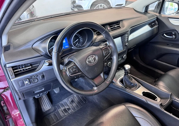 Toyota Avensis cena 71900 przebieg: 142500, rok produkcji 2017 z Busko-Zdrój małe 379